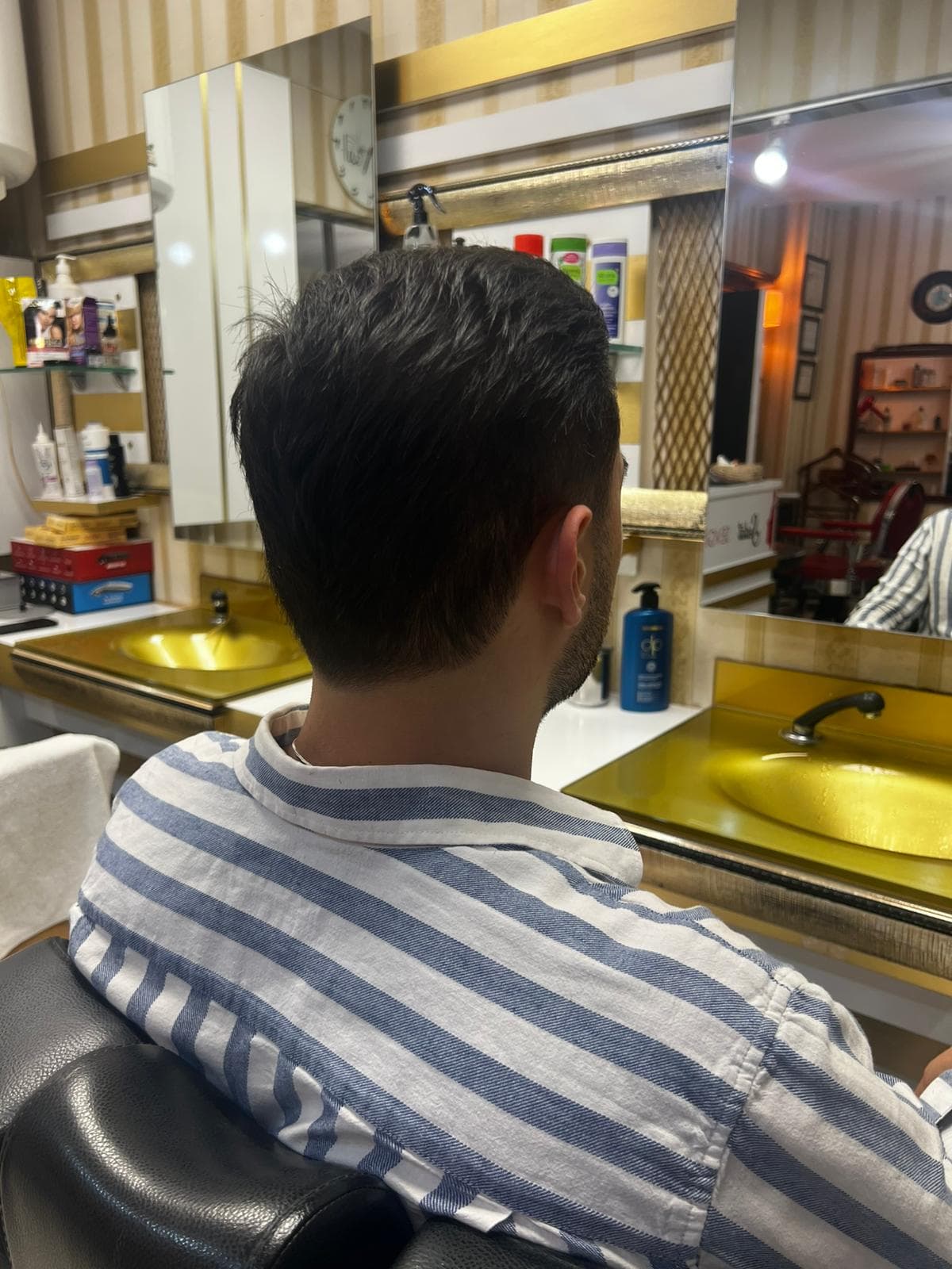 Sedat Sevgin Saç Tasarım - Müşteri ile fotoğraf